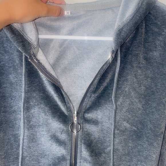 Velvet cropped zip up - Picture 2 of 6